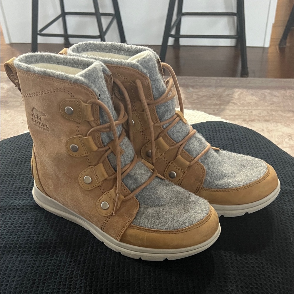 Sorel Brown and Gray Lace-Up Boots